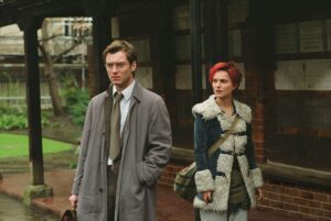 still of Jude Law in Closer with Natalie Portman