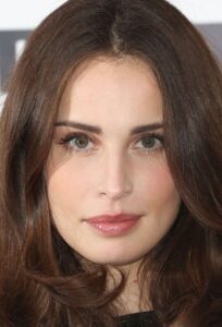 Heida Reed headshot