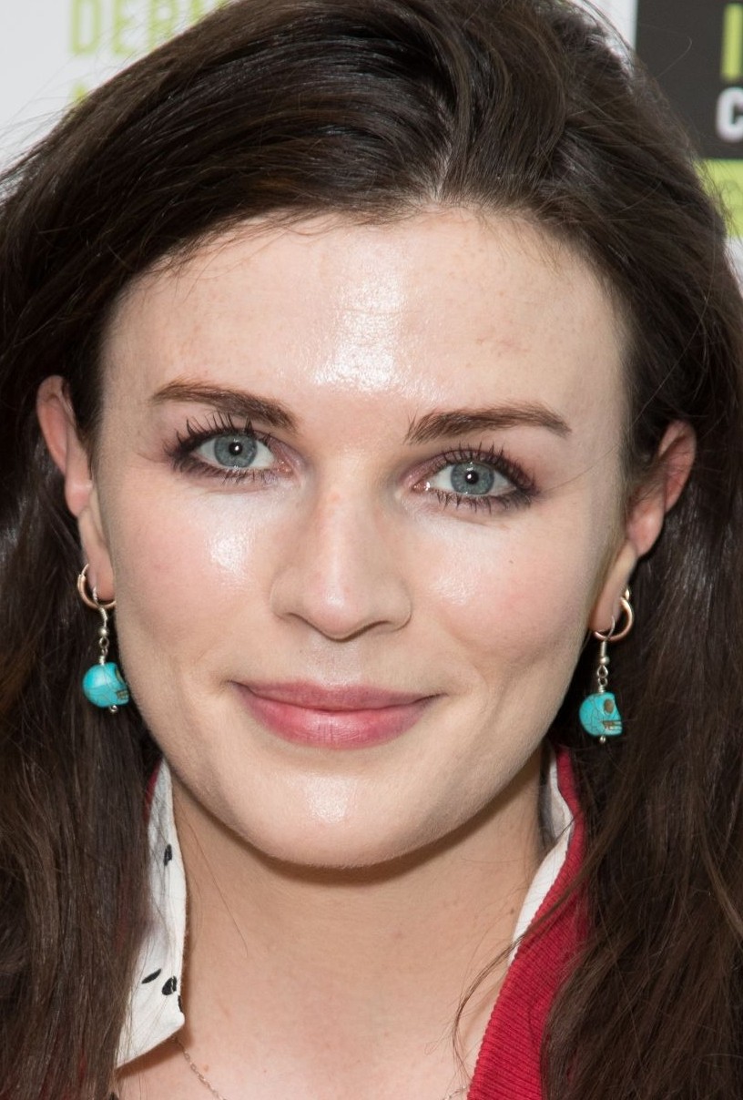 Aisling Bea headshot