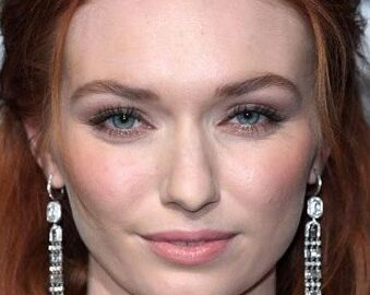 Eleanor Tomlinson headshot