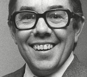 Ronnie Corbett headshot