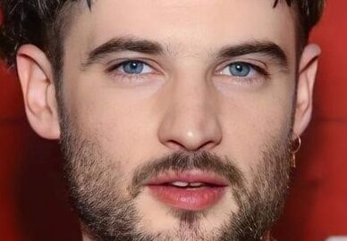 Tom Sturridge headshot